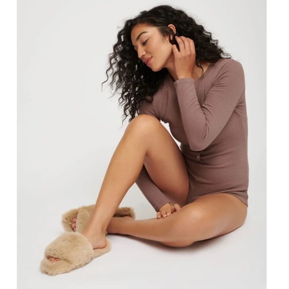 White BSS x KGMTL Fuzzy Slippers - Picture 1 of 12